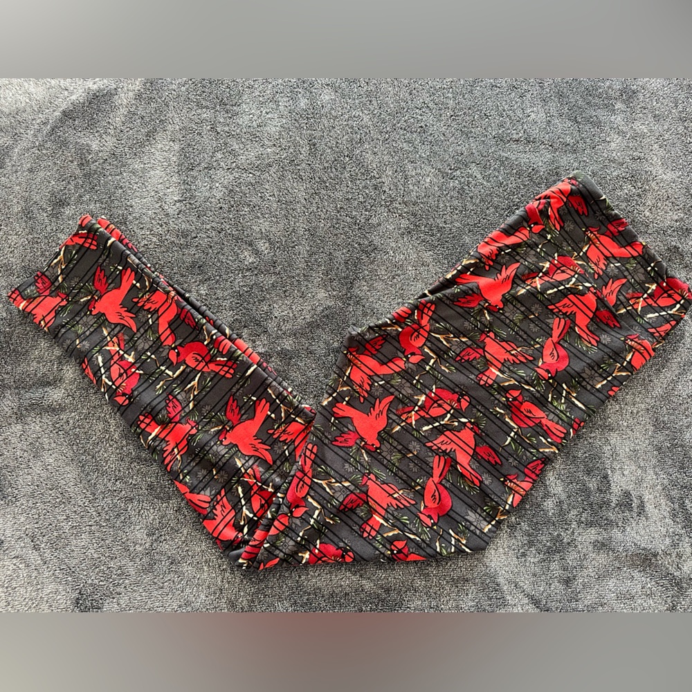 LuLaRoe Holiday/Winter Leggings, One Size, Cardinals/Snowflakes, Black & Red